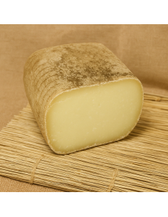 Queso Pata de Mulo. Quesoteca cuevas, centro de afinado. 2