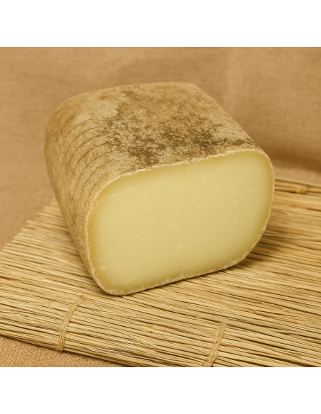 Queso Pata de Mulo. Quesoteca cuevas, centro de afinado.