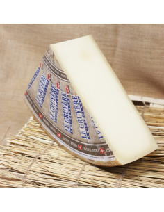 Le Gruyére AOP. Quesoteca cuevas, centro de afinado. Queso de vaca, Queso de Suiza 2