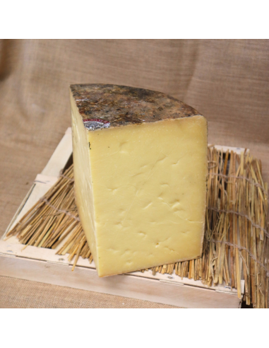 Cheddar isle of mull. Quesoteca cuevas, centro de afinado. Queso de vaca. Quesos de Escocia