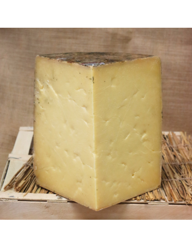 Cheddar isle of mull. Quesoteca cuevas, centro de afinado. Queso de vaca. Quesos de Escocia